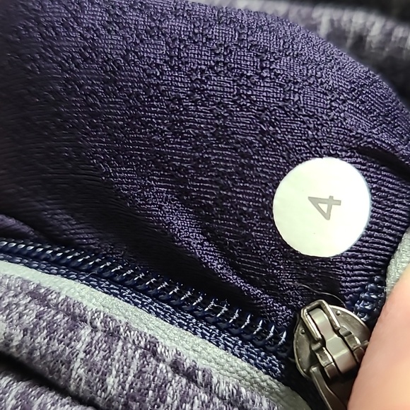 Lululemon Run: Full Tilt Pullover Size 4 - Picture 5 of 5
